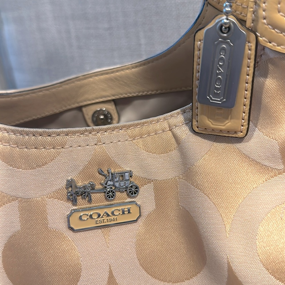 Coach Madison Opt Art Maggie Shoulder Bag. A1073-14305 - Picture 16 of 16